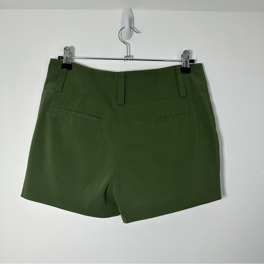 Alice + Olivia Women's Pleated Green Micro Shorts Size 4? - Picture 2 of 5